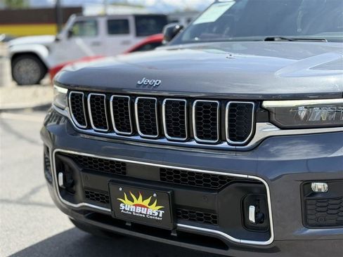 Used 2022 Jeep Grand Cherokee L Overland w/ Luxury Tech Group IV AWD/4WD image 11