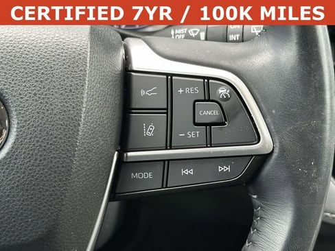 Used 2023 Toyota Highlander XLE FWD image 24