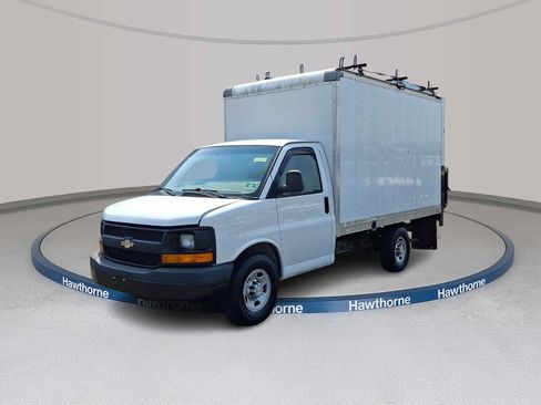 Used 2016 Chevrolet Express 3500 RWD image 3