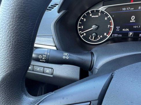 Used 2025 Nissan Altima 2.5 SV FWD image 16