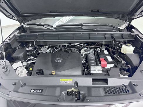 Used 2021 Toyota Highlander Limited AWD/4WD image 11