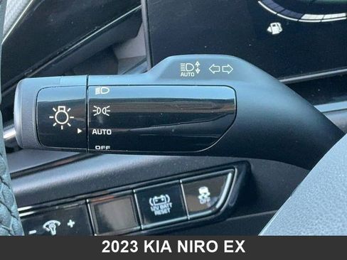 Used 2023 Kia Niro EX image 25