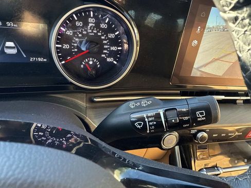 Used 2023 Kia Carnival EX image 30