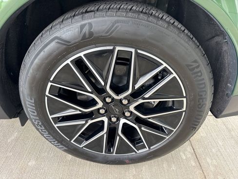 Certified 2025 Ford Mustang Mach-E Premium image 17