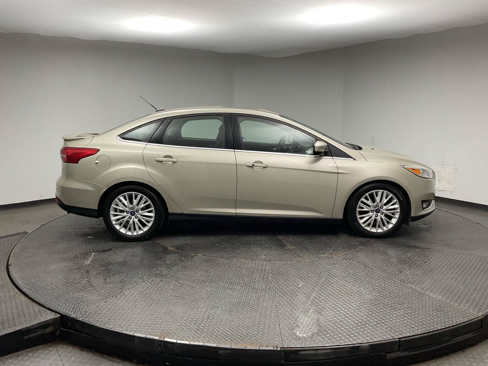 Used 2017 Ford Focus Titanium FWD image 8