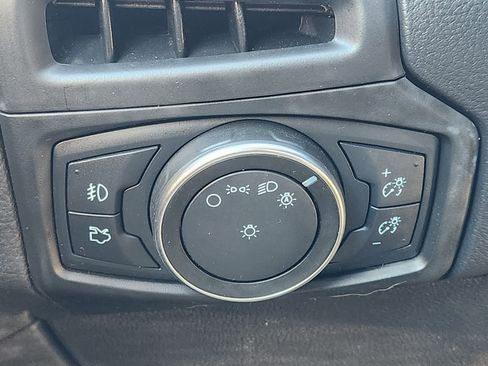 Used 2017 Ford Focus Titanium image 22