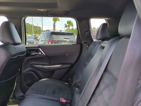 Used 2022 Mitsubishi Outlander SE FWD image 15