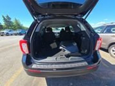 Used 2023 Ford Explorer XLT AWD/4WD image 17