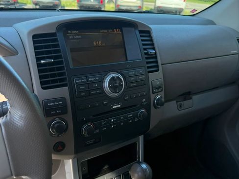 Used 2010 Nissan Pathfinder SE w/ SE Premium Journey Pkg RWD image 12
