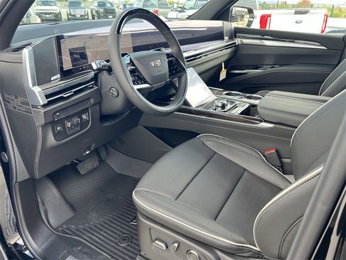 New 2026 Cadillac Escalade ESV Luxury w/ LPO, Floor Liner Package image 9