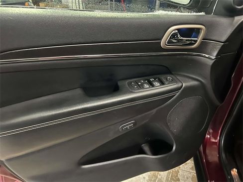 Used 2017 Jeep Grand Cherokee Limited w/ Luxury Group II image 16