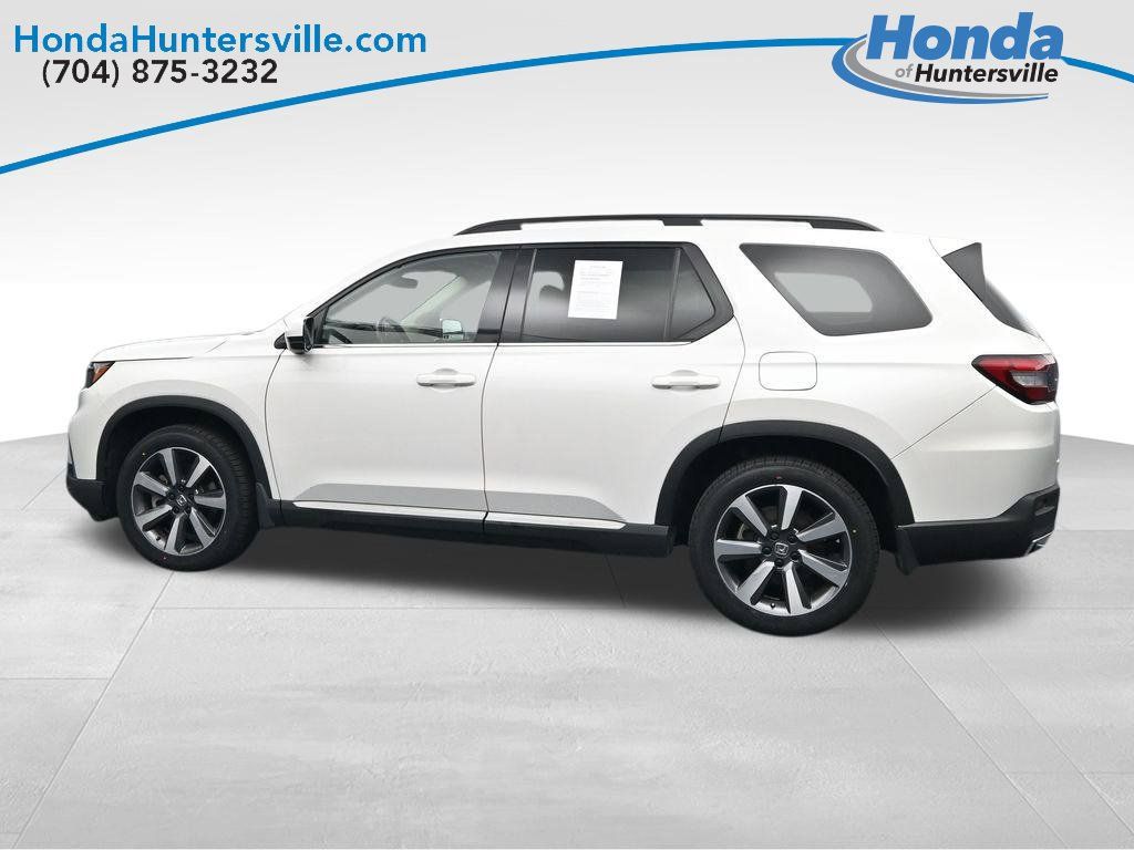 Used 2025 Honda Pilot Touring image 5
