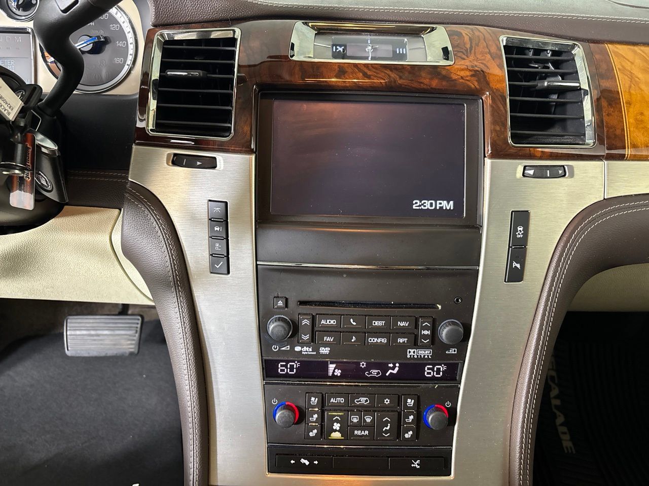 Used 2014 Cadillac Escalade Platinum AWD/4WD image 16