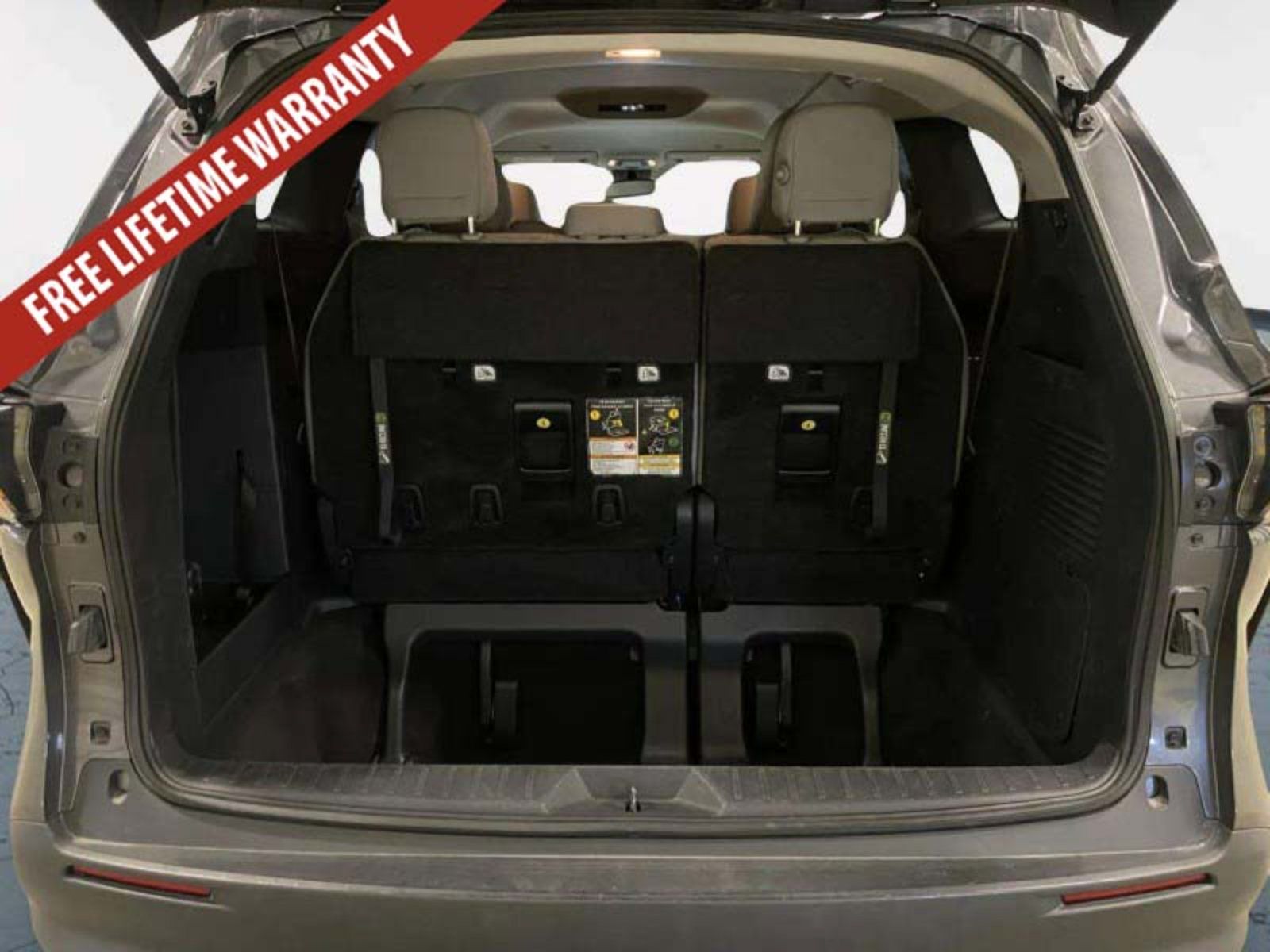 Used 2025 Toyota Sienna LE FWD image 36