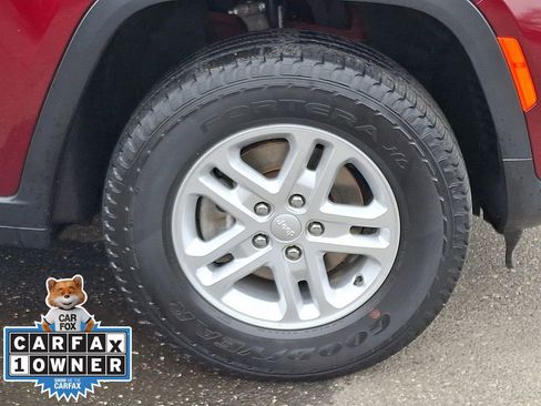 Used 2023 Jeep Grand Cherokee Laredo image 8