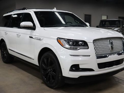 Used 2023 Lincoln Navigator Reserve RWD image 7