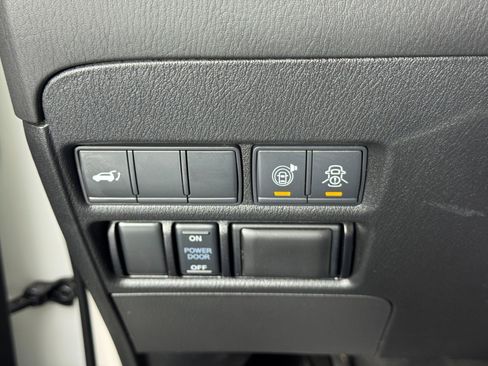 Used 2020 Nissan Armada SL w/ Premium Package image 18