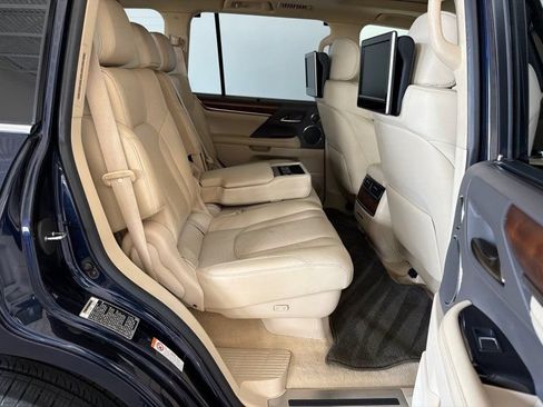 Used 2016 Lexus LX 570 4WD w/ Luxury Package image 21
