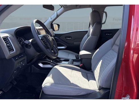 Used 2023 Nissan Frontier SV image 12