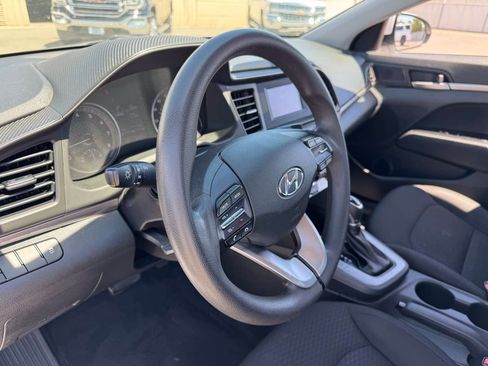 Used 2019 Hyundai Elantra SE w/ Cargo Package FWD image 22