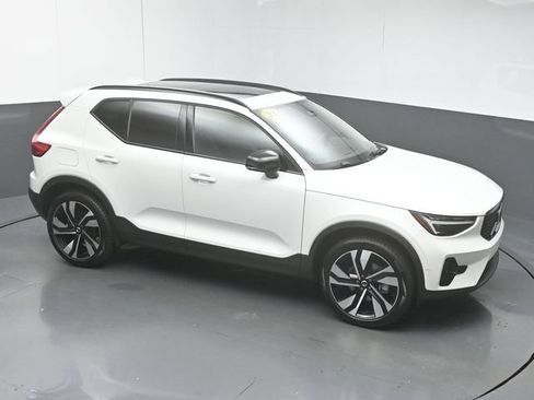 Used 2025 Volvo XC40 B5 Ultra AWD/4WD image 42
