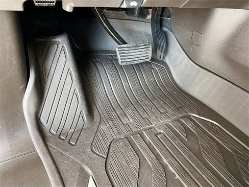 New 2026 GMC Sierra 1500 SLT image 14