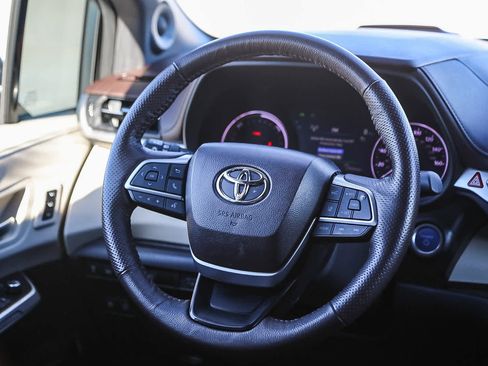 Certified 2023 Toyota Sienna Platinum image 15