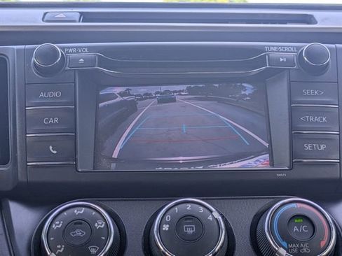 Used 2018 Toyota RAV4 LE FWD image 20
