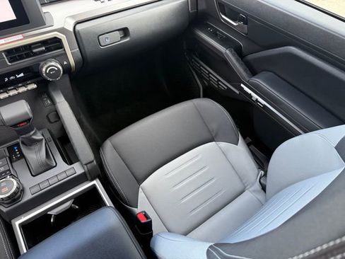 Used 2025 Toyota Tacoma TRD Sport image 27