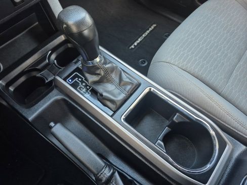 Used 2019 Toyota Tacoma SR5 w/ SR5 Appearance Package (SM) image 24