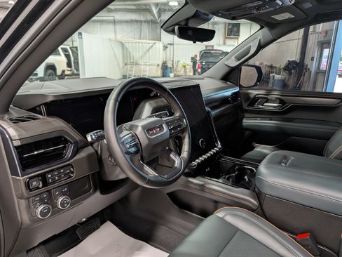 Used 2025 GMC Yukon AT4 w/ AT4 Premium Package AWD/4WD image 15