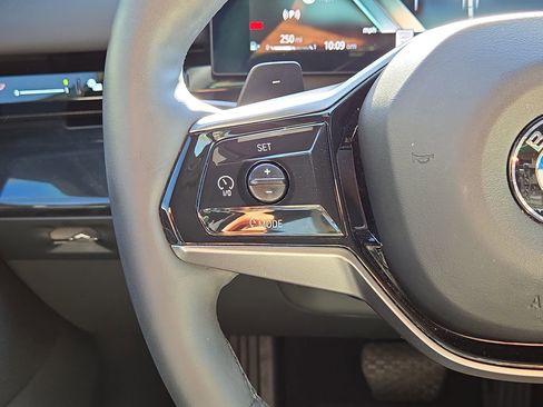 Used 2024 BMW 530i xDrive 530i xDrive w/ Premium Package image 21