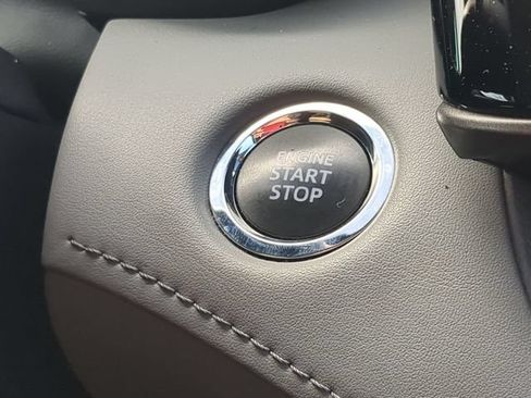 Used 2023 Toyota Highlander LE FWD image 17