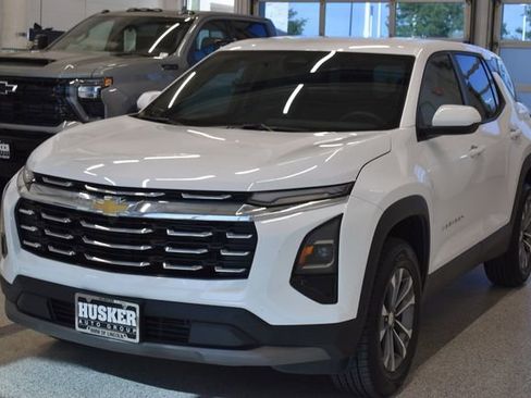 Used 2025 Chevrolet Equinox LT AWD/4WD image 9