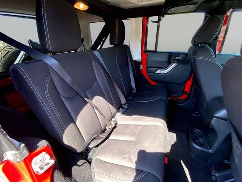 Used 2017 Jeep Wrangler Unlimited Rubicon AWD/4WD image 18