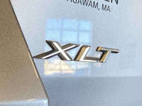 Used 2022 Ford Explorer XLT w/ Equipment Group 202A image 7