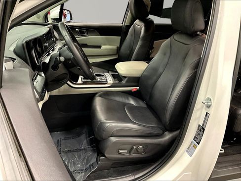 Used 2024 Kia Carnival LX FWD image 21