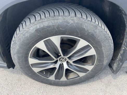 Used 2020 Toyota Highlander XLE AWD/4WD image 14