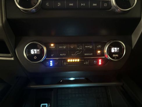 Used 2019 Ford Expedition Max XLT w/ Equipment Group 202A AWD/4WD image 53