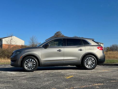 Used 2017 Lincoln MKX Select image 12