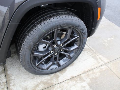 New 2025 Jeep Grand Cherokee Limited image 36