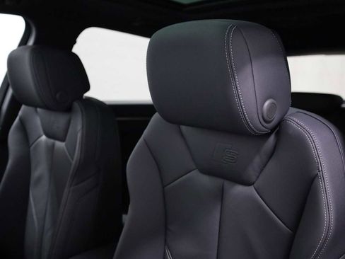 Certified 2025 Audi Q3 2.0T Premium w/ Black Optic Sport Package image 17