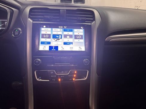 Used 2019 Ford Fusion SE FWD image 19