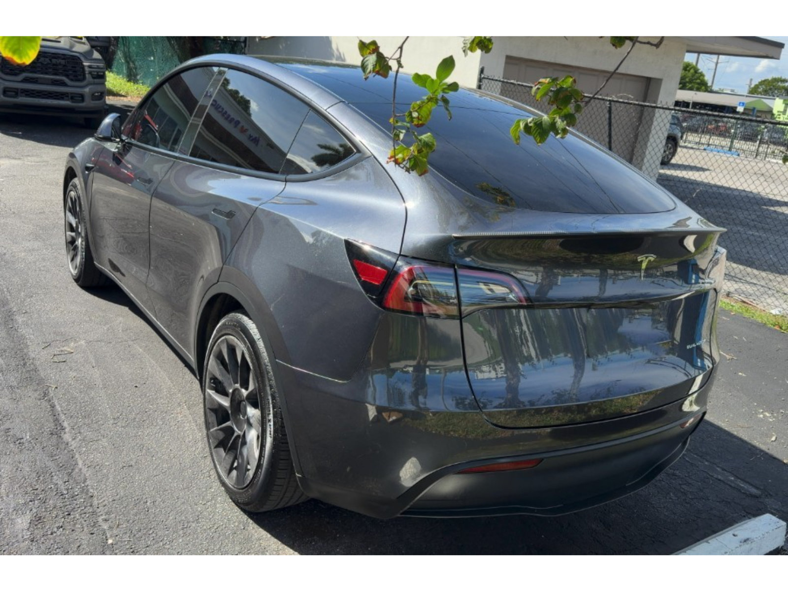 Used 2024 Tesla Model Y Long Range AWD/4WD image 2