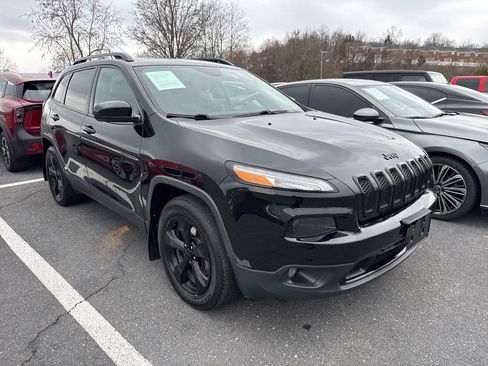 Used 2018 Jeep Cherokee Latitude w/ Altitude Package AWD/4WD image 1