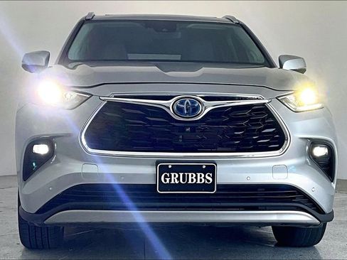 Used 2023 Toyota Highlander Platinum image 6