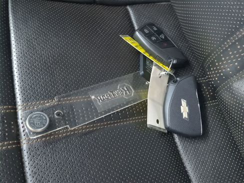 Used 2022 Chevrolet Silverado 1500 High Country w/ Technology Package image 32