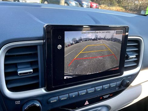 Used 2024 Hyundai Venue Limited image 25