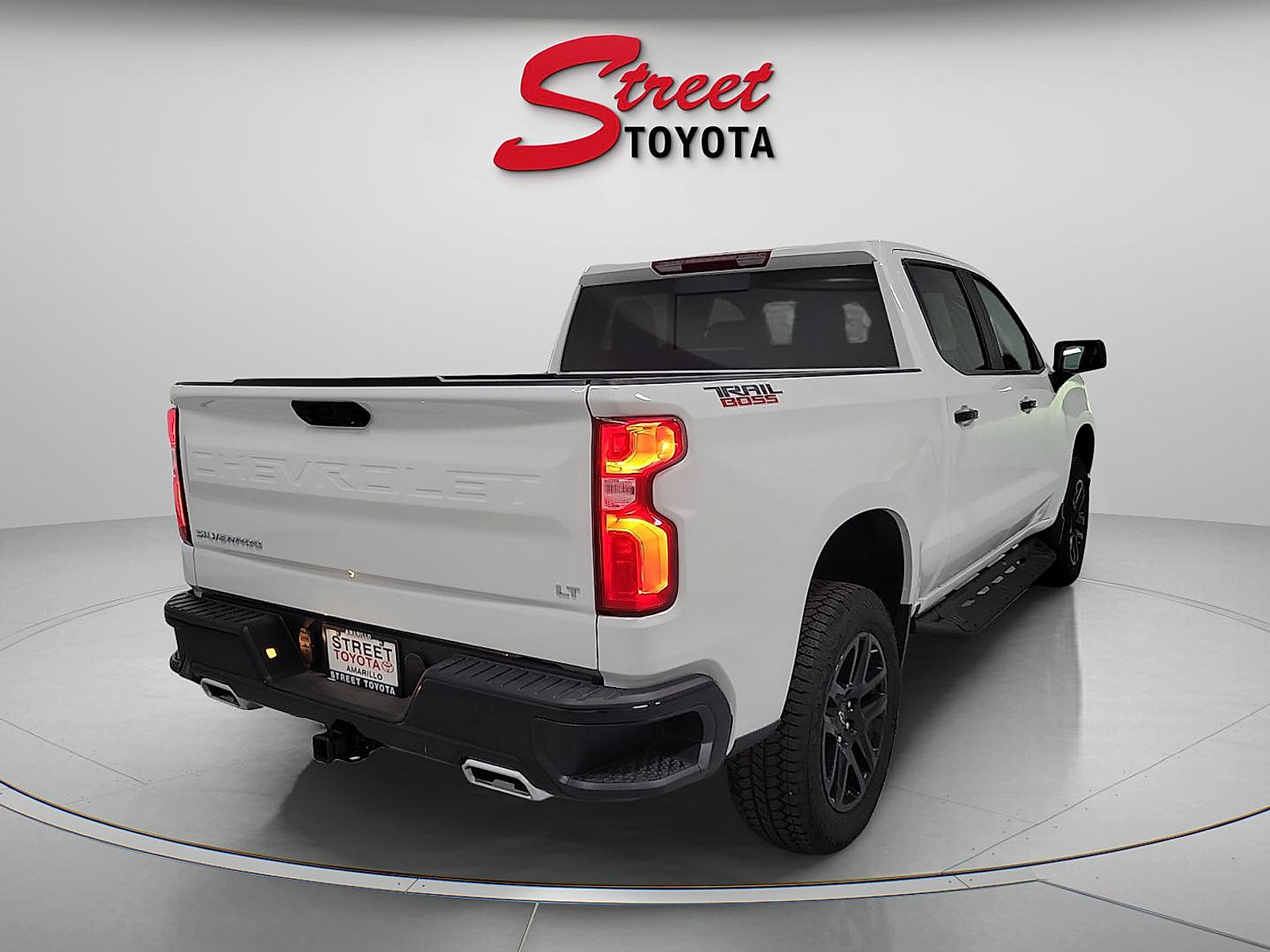 Used 2026 Chevrolet Silverado 1500 LT Trail Boss w/ Convenience Package II AWD/4WD image 4