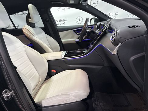 Used 2025 Mercedes-Benz GLC 300 4MATIC image 20